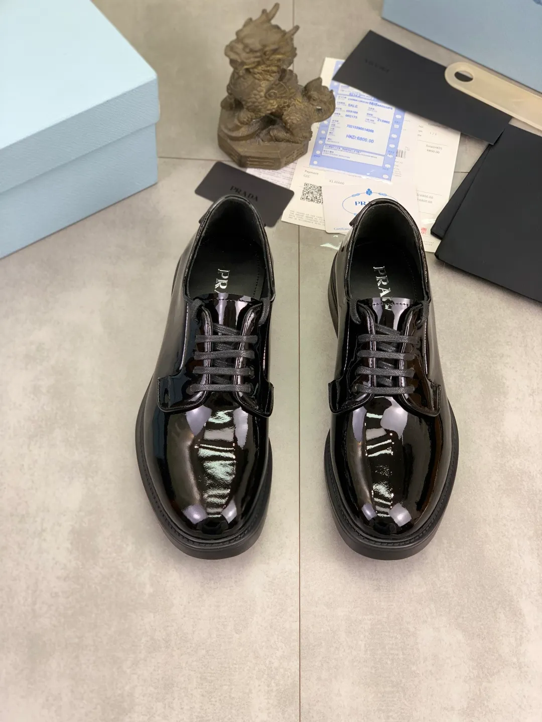 Men's Men's Shoes💰P640💰[New Style] High Quality Water-dyed Niuli 🆘[PRADA] Prada's latest casual business leather shoes for men! Listed simultaneously! The fabric is made of specially imported original calfskin, and the interior is made of imported water-dyed cowhide. It is absolutely luxurious and leads the fashion trend. High-end combination rubber outsole, size: 38-44 (45 and 46 can be customized) 3️⃣ colors available